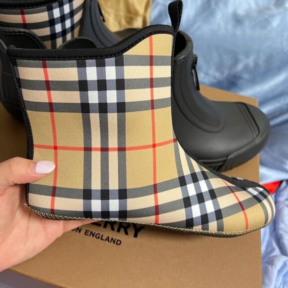 NIB Authentic  Burberry Vintage check neoprene and rubber rain boots - Picture 2 of 10